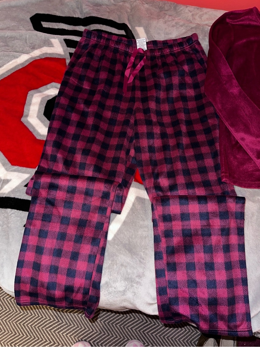 croft & barrow Women’s Maroon Pajama Set - Picture 2 of 8